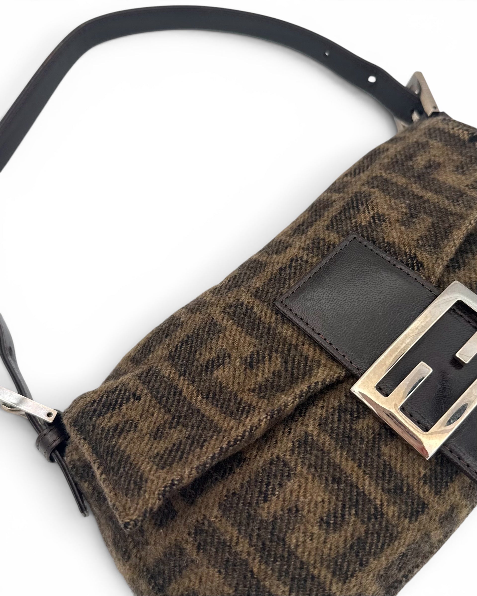Fendi Baguette Cashmere